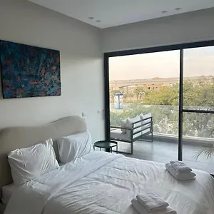 Metropolitan Vista - Lakeview Apartment