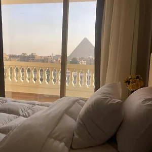 Hotel Roone Pyramids View