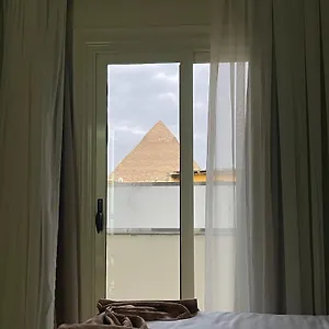Le Grand Pyramids View & 3* Cairo