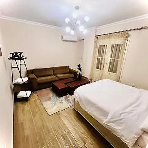 Apartment Hidden Gem Few Steps From The Airport *