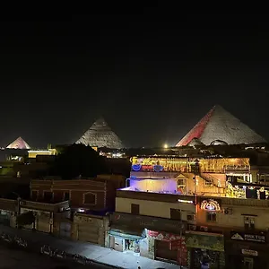 Romi Pyramids View Caïro