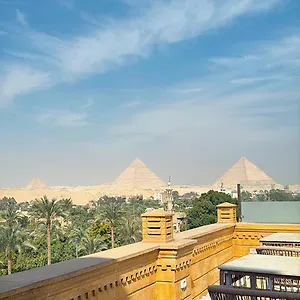Taj Pyramids View Bed & Breakfast