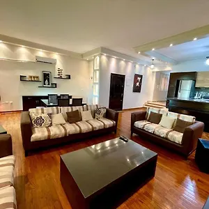 Spacious 3br With Garden View New *
